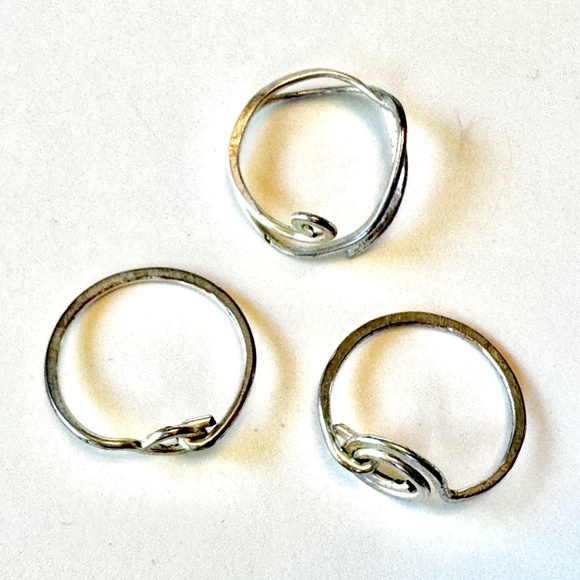 Set of 3 Rings size 6, 7, stackable silvertone - Picture 6 of 8